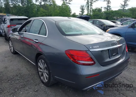 2017 Mercedes-Benz E 300 из США, поврежденный, VIN WDDZF4JB2HA104854